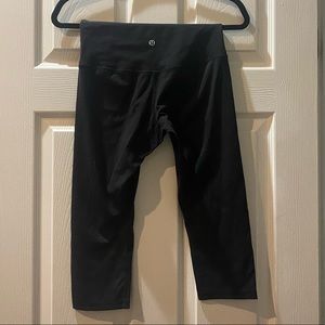 Lululemon leggings - cropped capri length